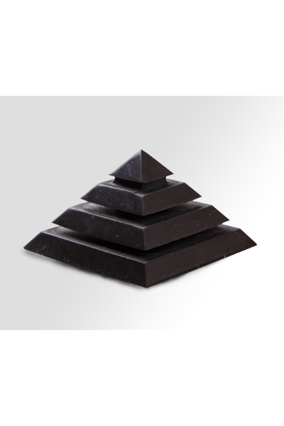 Šungit Sakkara leštená pyramída 7x7 cm 1ks